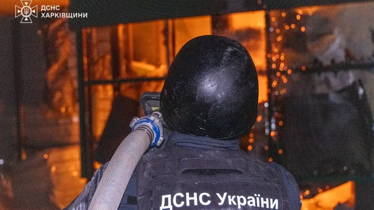 Ворог атакує Харків БпЛА: пролунали вибухи, виникли пожежі