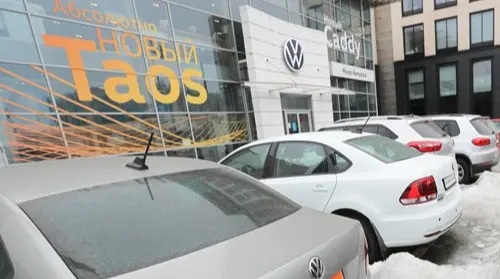  У Росію майже не завозять нові авто з-за кордону 