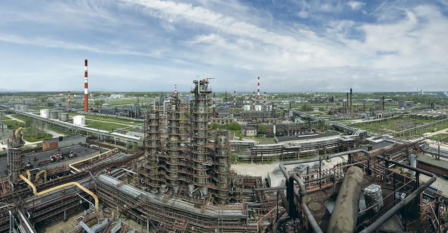 В российской Рязани пылает нефтебаза после атаки дронов – видео