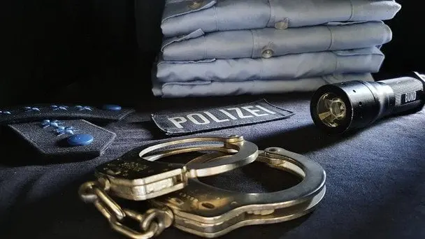 На вагітну жінку надягли кайданки: в поліції розповіли навіщо