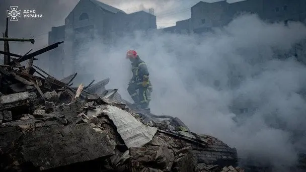 У Києві зросла кількість загиблих через удар РФ по будинку на Солом'янці