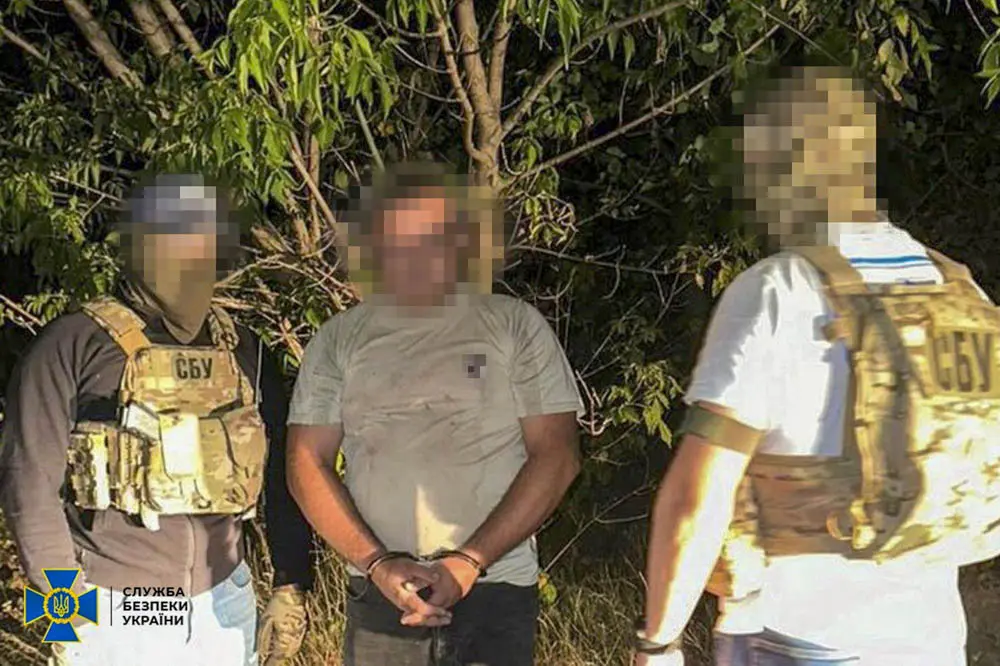 На Харківщині засуджено трьох агентів гру рф, які підірвали авто військового ЗСУ та готували серію терактів