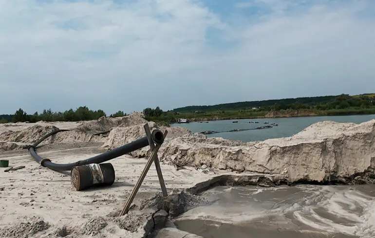 На Київщині незаконний видобуток піску мало не спричинив екокатастрофу