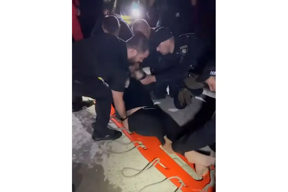 Бійці ДСНС врятували дитину в Харкові (відео)