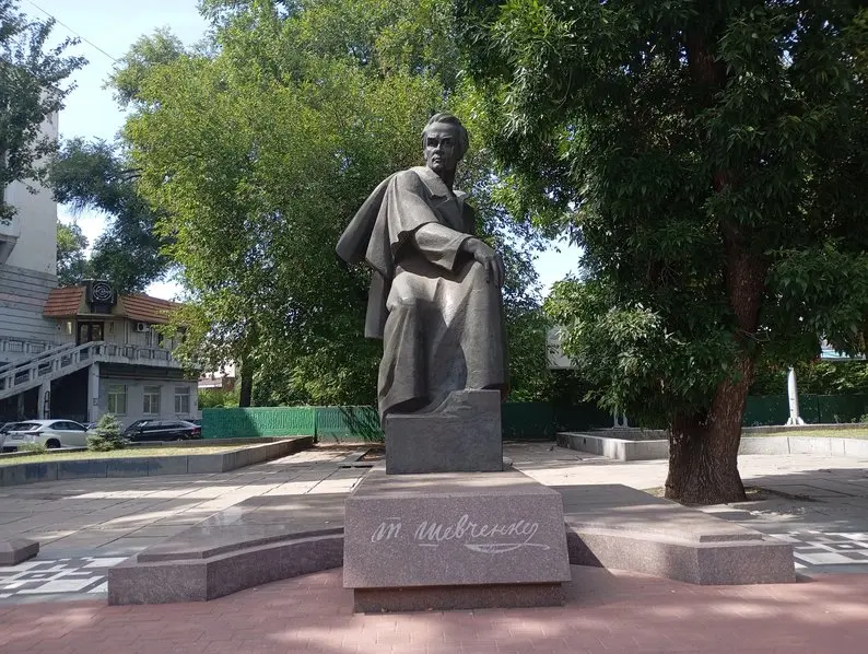 Як це було: у Дніпрі в перший День Незалежності України відкрили пам’ятник молодому Тарасу