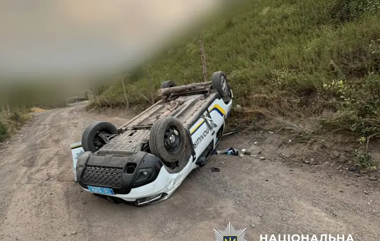 На Харківщині російський дрон атакував авто поліції: госпіталізовано чотирьох правоохоронців