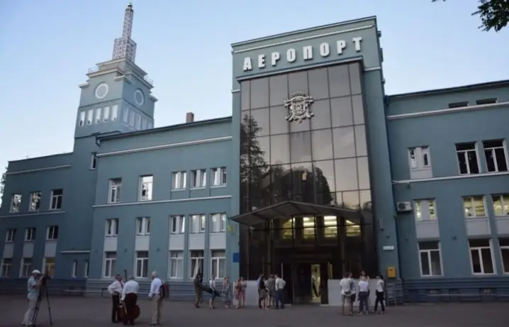 Посадовців Чернівецької міськради підозрюють у розтраті під час ремонту злітно-посадкової смуги аеропорту