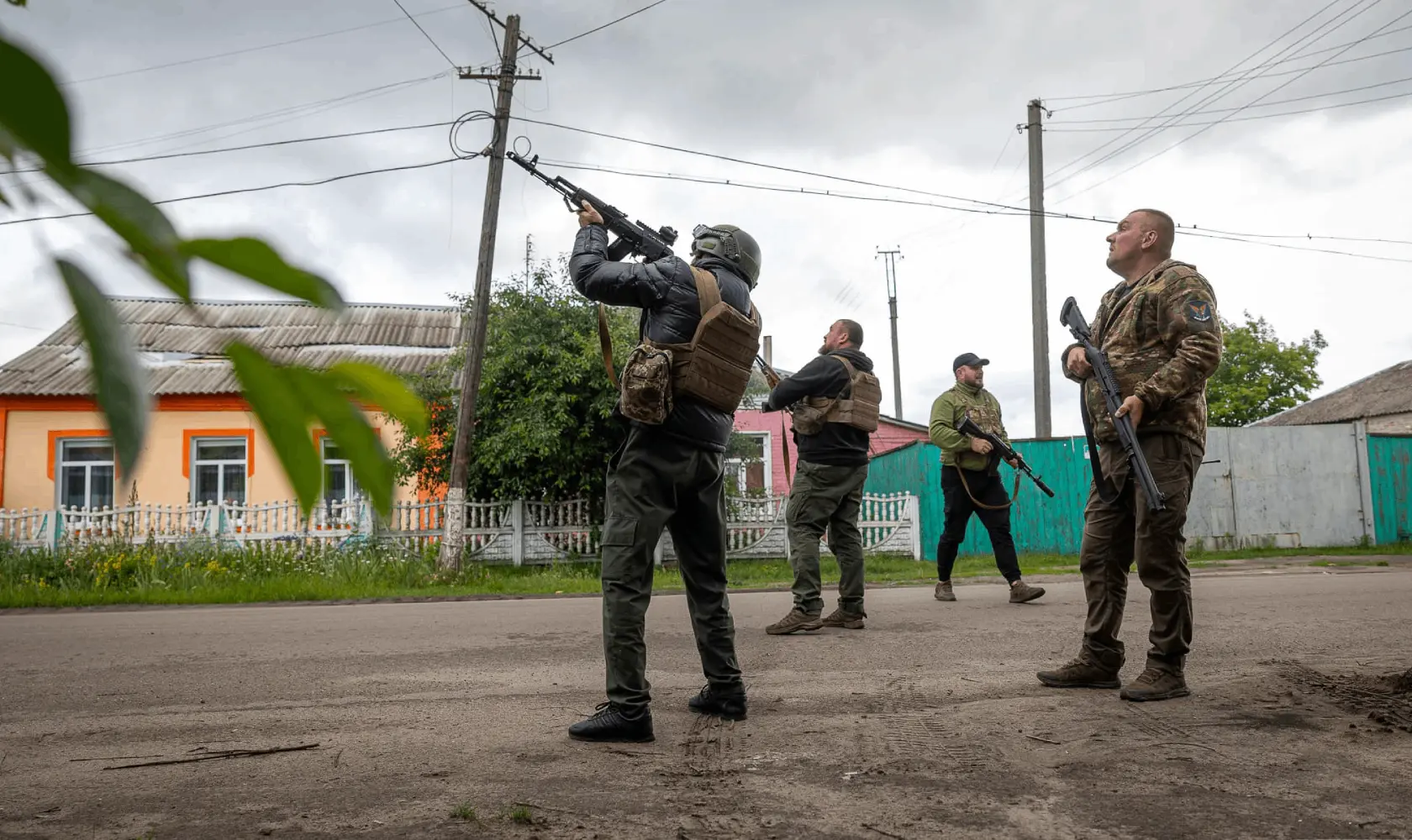"Я кажу родичам, що нас стріляють, вбивають. А вони – ви самі винні!" Життя на кордоні на Сумщині в репортажі УП 