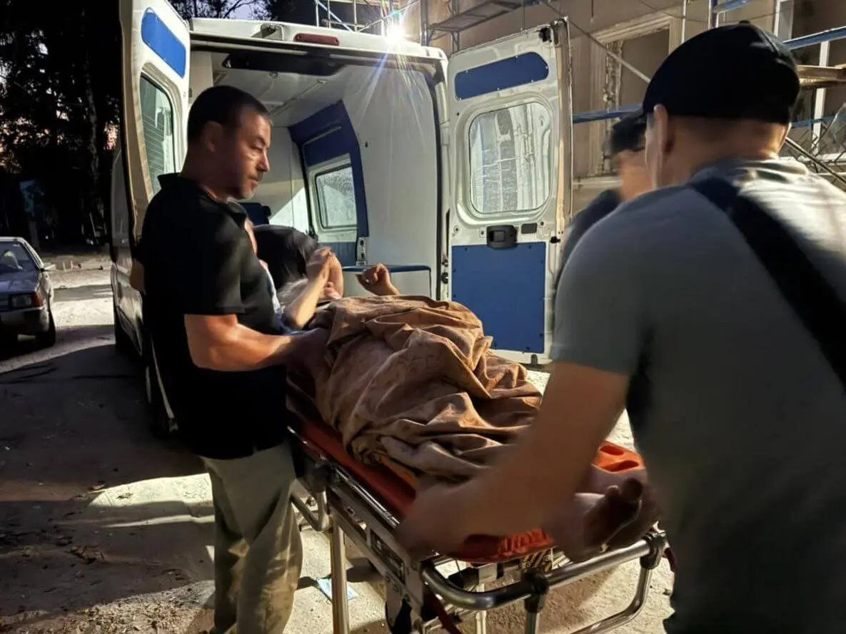 Вночі російська армія завдала ракетного удару по Кам’янському: загинули двоє людей, є поранені