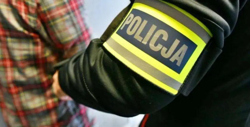 В Польше подростки издевались над украинцем: побрили налысо и нарисовали свастику – видео