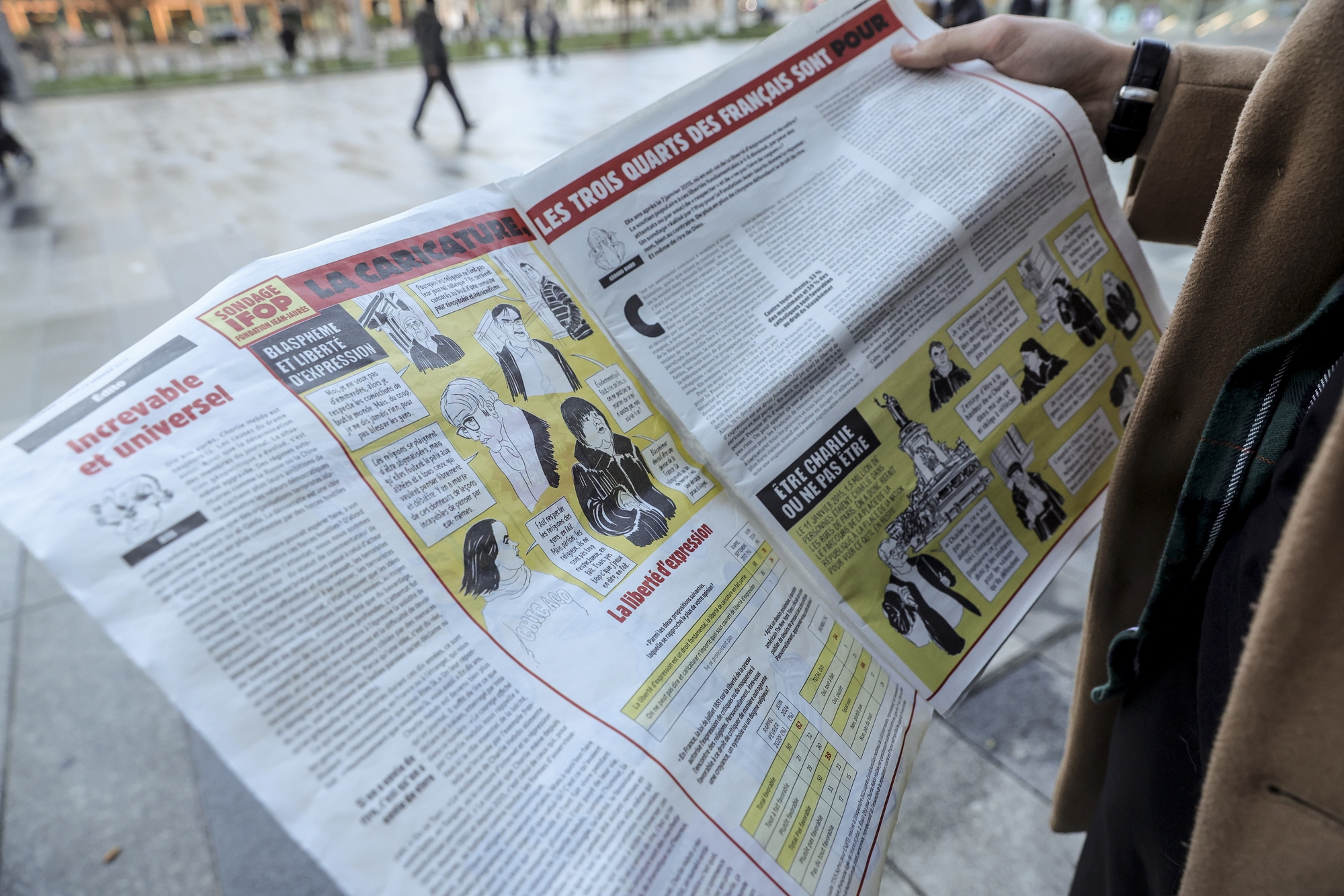 Charlie Hebdo обратилась в суд из-за фейковых обложек, критикующих Зеленского