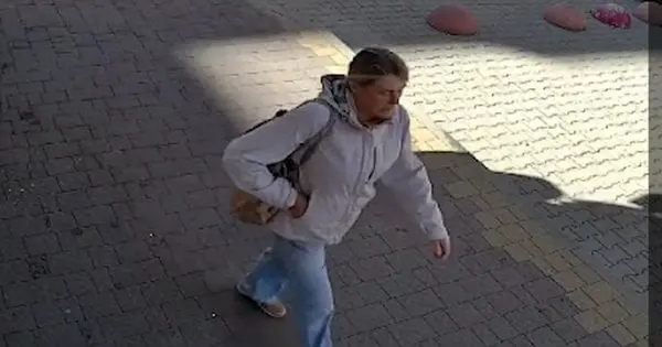 У Тернополі шукають жінку, яка біля пекарні побила чужу дитину
