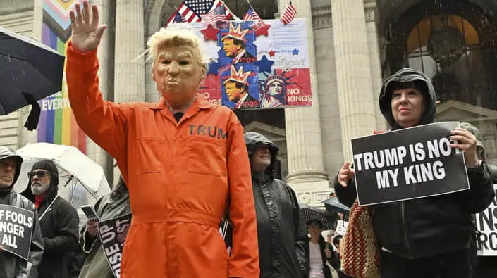 Трамп демонструє силу: що дало старт масштабним протестам у США