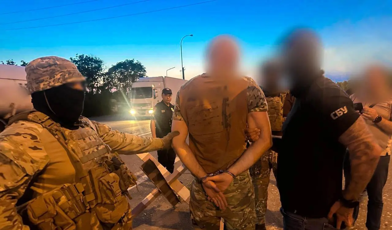 Втеча з України: на Одещині затримали трьох перевізників з клієнтом