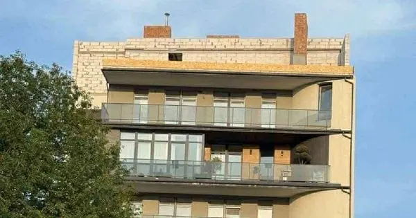 На львівській шестиповерхівці самовільно надбудували ще один поверх