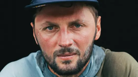 Перший в історії: польський альпініст без кисневого балона спустився на лижах з Евересту