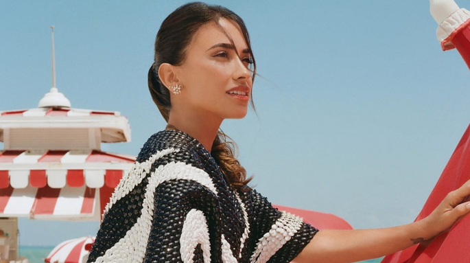 Дружина Мессі зі стильною фотосесією потрапила на обкладинку журналу Vogue