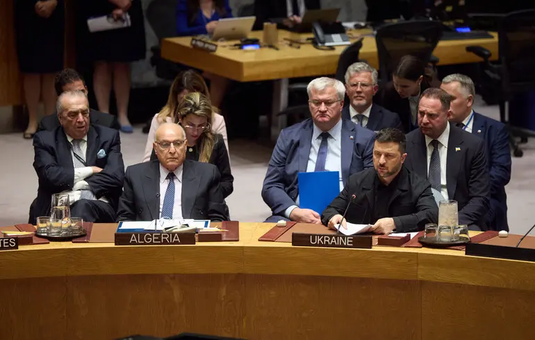 Росія повністю залежна від Китаю, якби Пекін справді хотів, то зміг би змусити Москву зупинити війну — Зеленський