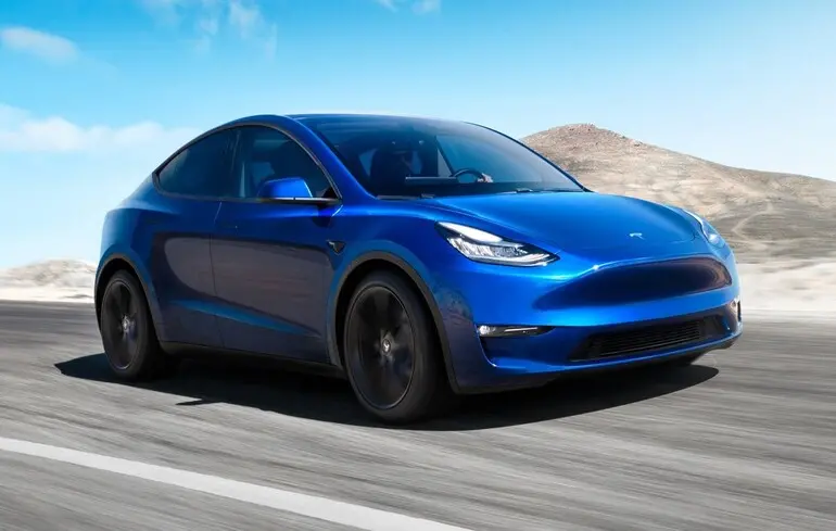 Перший автомобіль Tesla самостійно доставив себе від заводу до клієнта — Маск