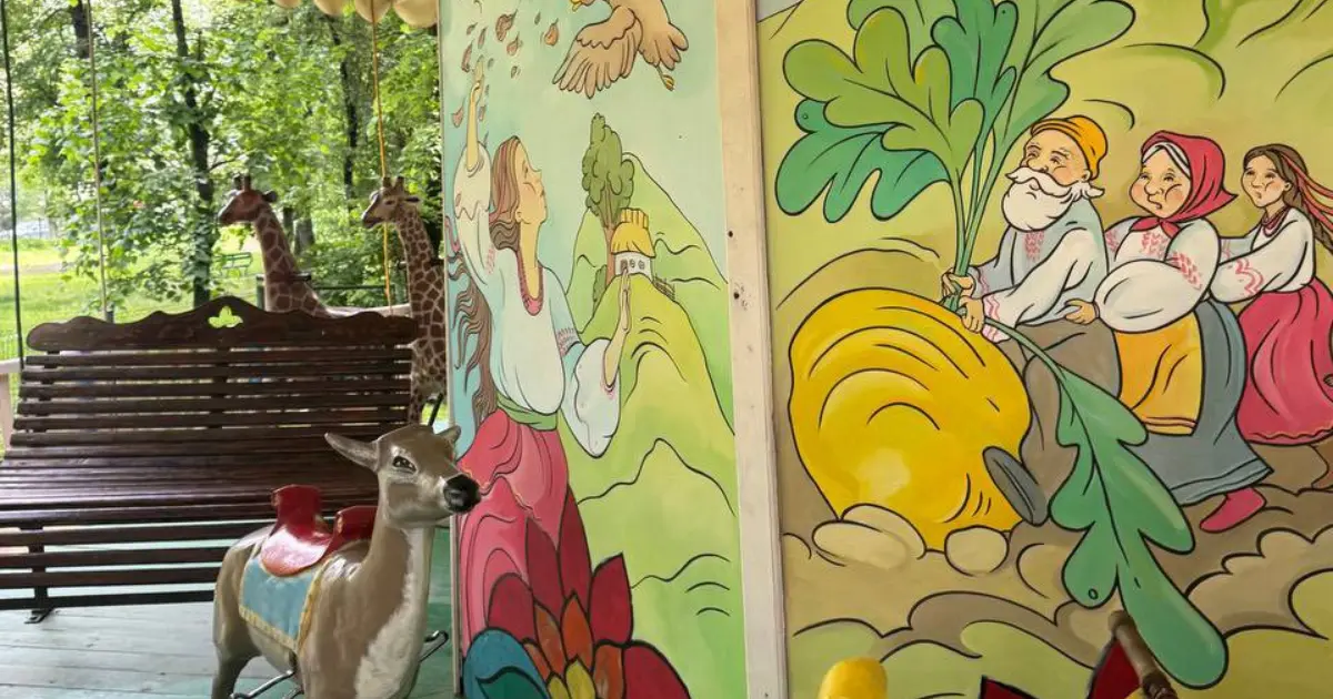 У вінницькому Центральному парку змінюють оформлення найстарішої каруселі