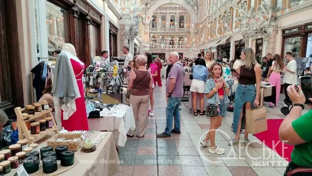 В одеський Пасаж – на чарівний вернісаж (фоторепортаж)