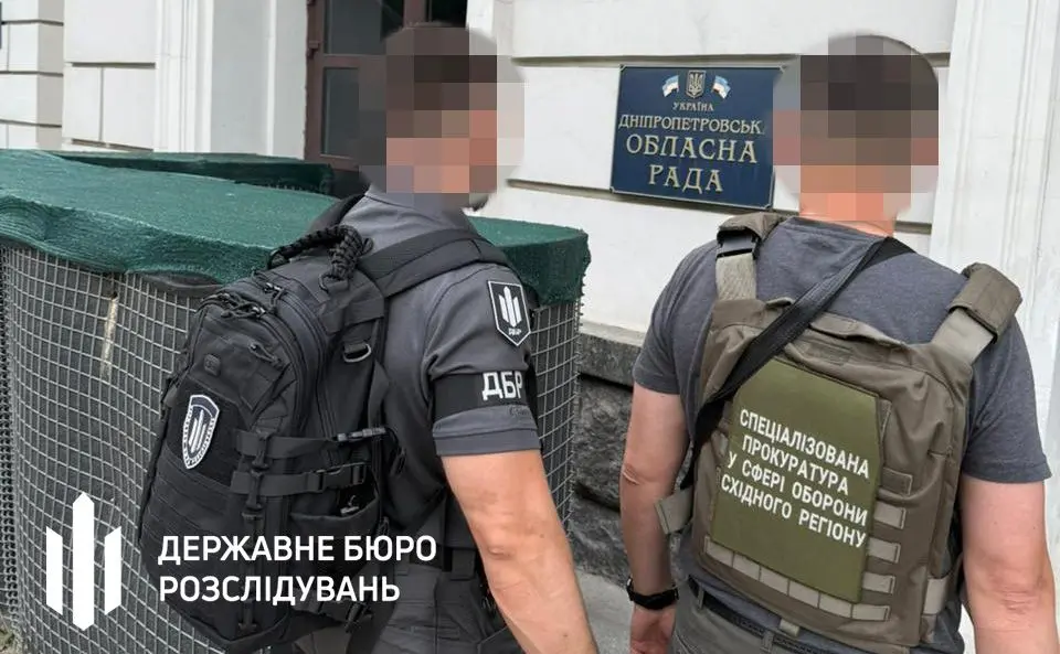 Бійці невидимого фронту: депутатка Дніпропетровської облради «служила» на папері та отримувала всі виплати