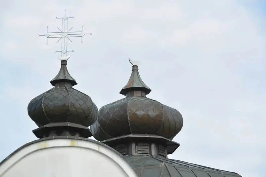 У Польщі затримали підозрюваного, який міг зрізати хрест з української церкви