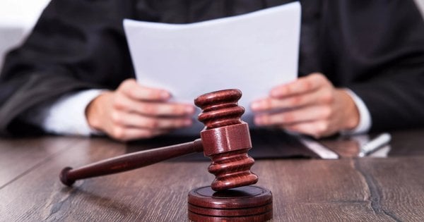 На Закарпатті водій Ford уник покарання за смертельний наїзд на лежачого пішохода