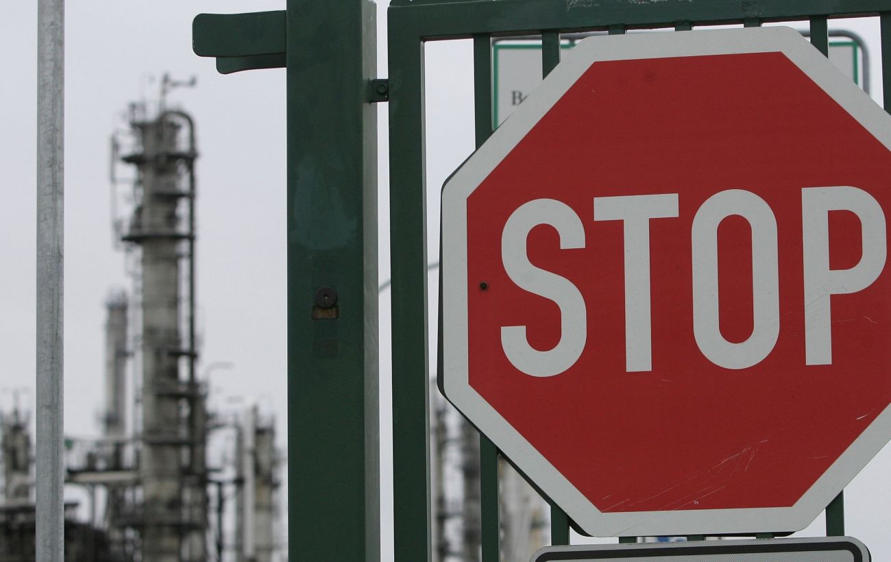 ЄС запропонував опустити цінову стелю на російську нафту до 45 доларів, - FT