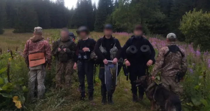 Службовий пес допоміг затримати в горах Буковини чотирьох чоловіків, які йшли у Румунію