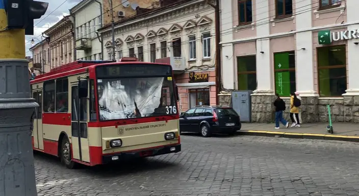 Через відсутність електрики у Чернівцях зупинять рух тролейбусів