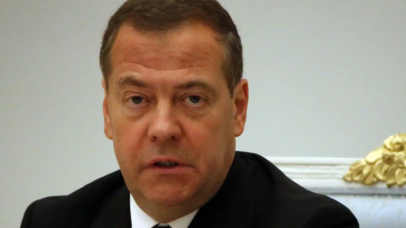 Медведєв після чергового ультиматуму Трампа погрожує війною проти США