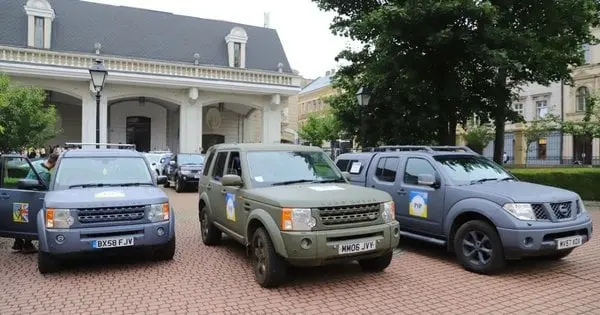 Іноземні волонтери доставили до Львова майже 30 позашляховиків для військових