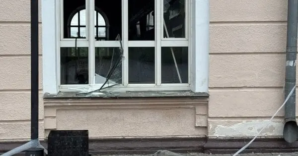 Російський масований обстріл пошкодив залізничний вокзал у Полтаві
