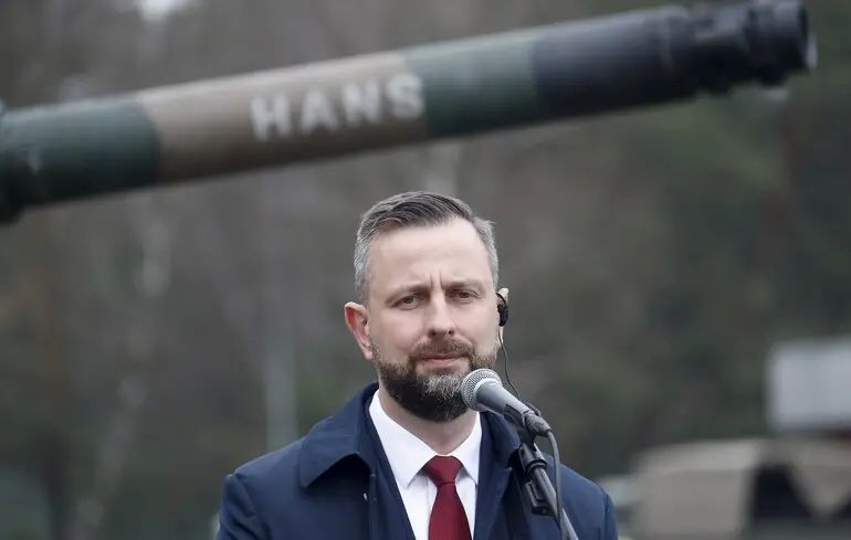 У Польщі висловилися про рішення США призупинити передачу зброї Україні