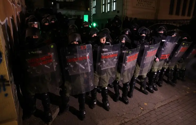 Протести у Сербії: після сутичок з поліцією заарештовані понад 80 людей