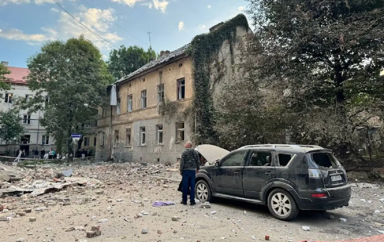 Російська атака на Львів: є жертви та руйнування