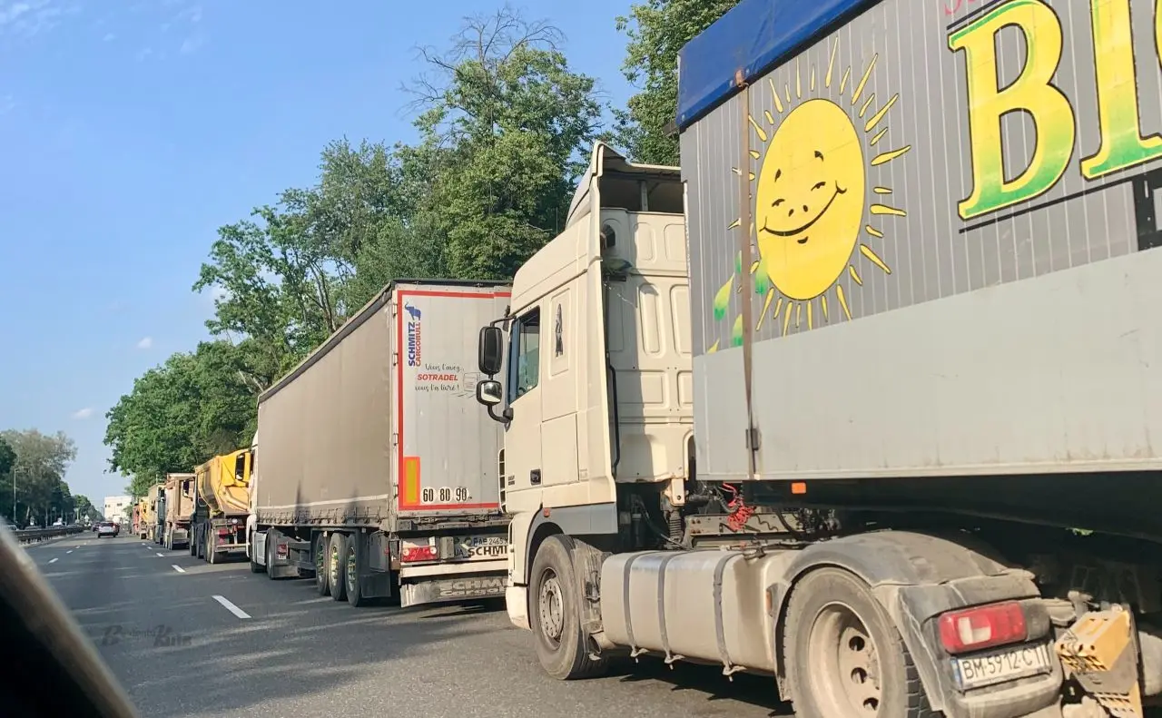 Поліція обмежила в’їзд до Києва через спеку
