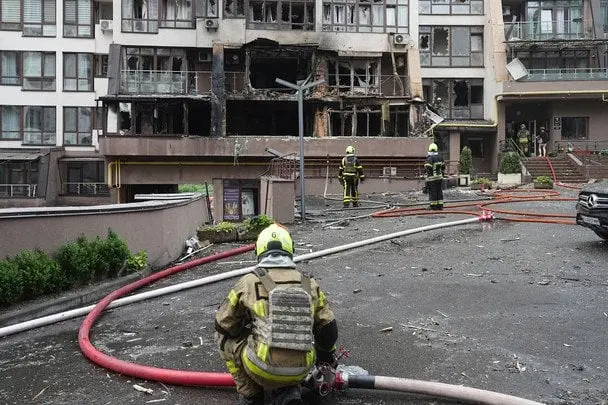 Зеленський відреагував на масовану нічну атаку РФ: "Удари проти людяності"