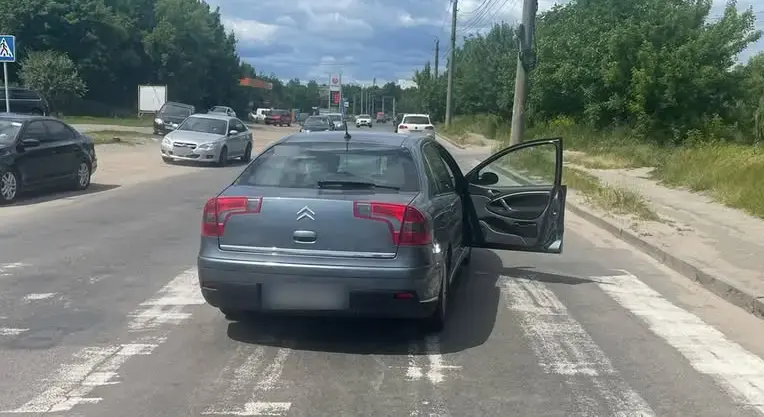 У Вінниці автівка на пішохідному переході збила неповнолітню