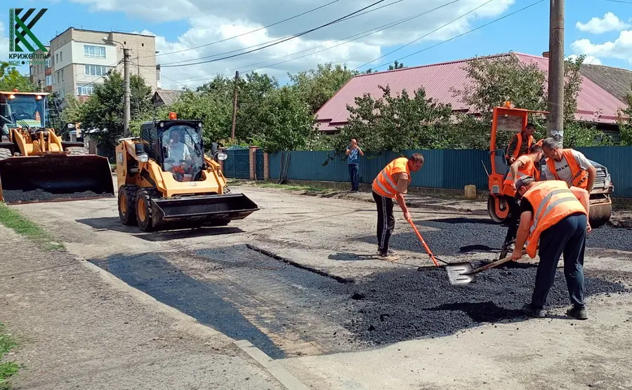 У Крижополі ремонтують дорогу