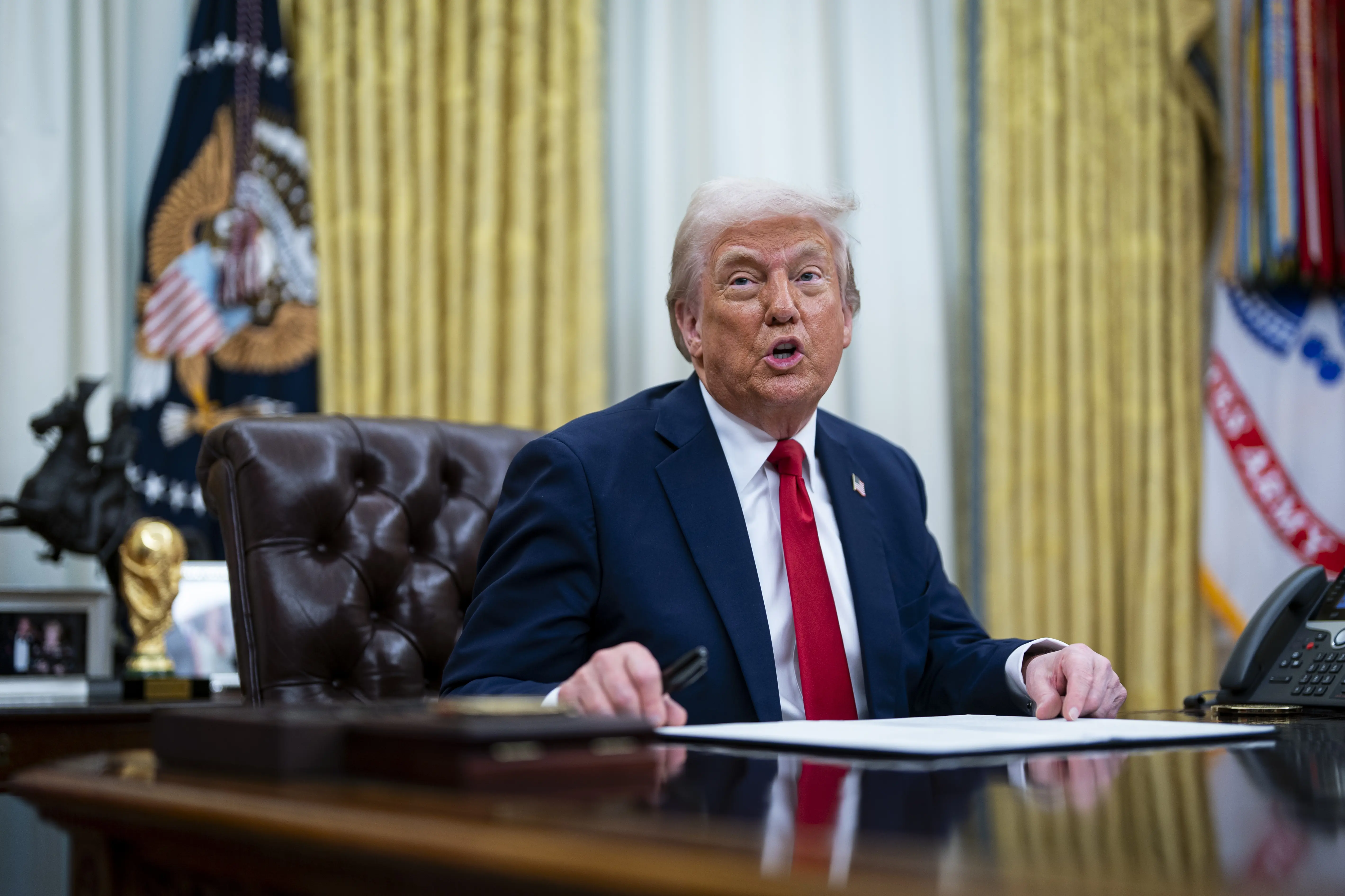 Трамп требует капитуляции Ирана и намекает на возможное убийство верховного лидера