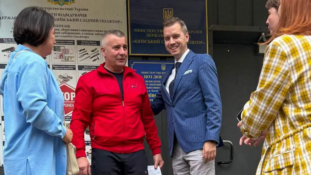 Справа про відступ на Харківщині: Галушкіну знімуть електронний браслет, екскомбата Лапіна передали на поруки