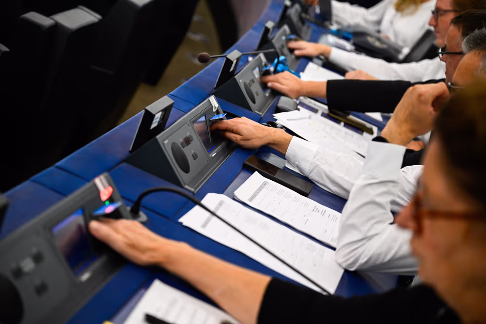 Європарламент закликав уряд України продовжувати реформи і боротьбу з корупцією