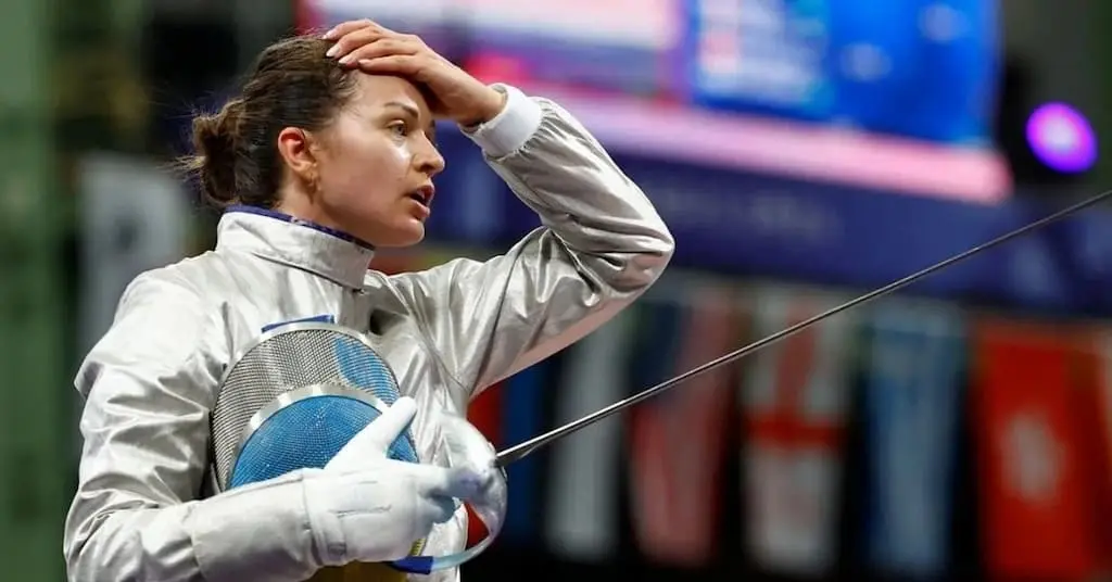 Олімпійська чемпіонка з Одеси віддала свою бойову зброю на благодійність