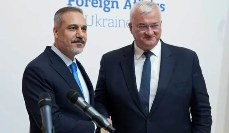 Глава МЗС Туреччини заявив у Києві, що війна наближається до переломного моменту 