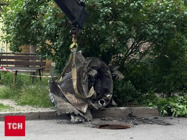 В Києві на Оболоні виявили уламки ракети "Іскандер" (фото)