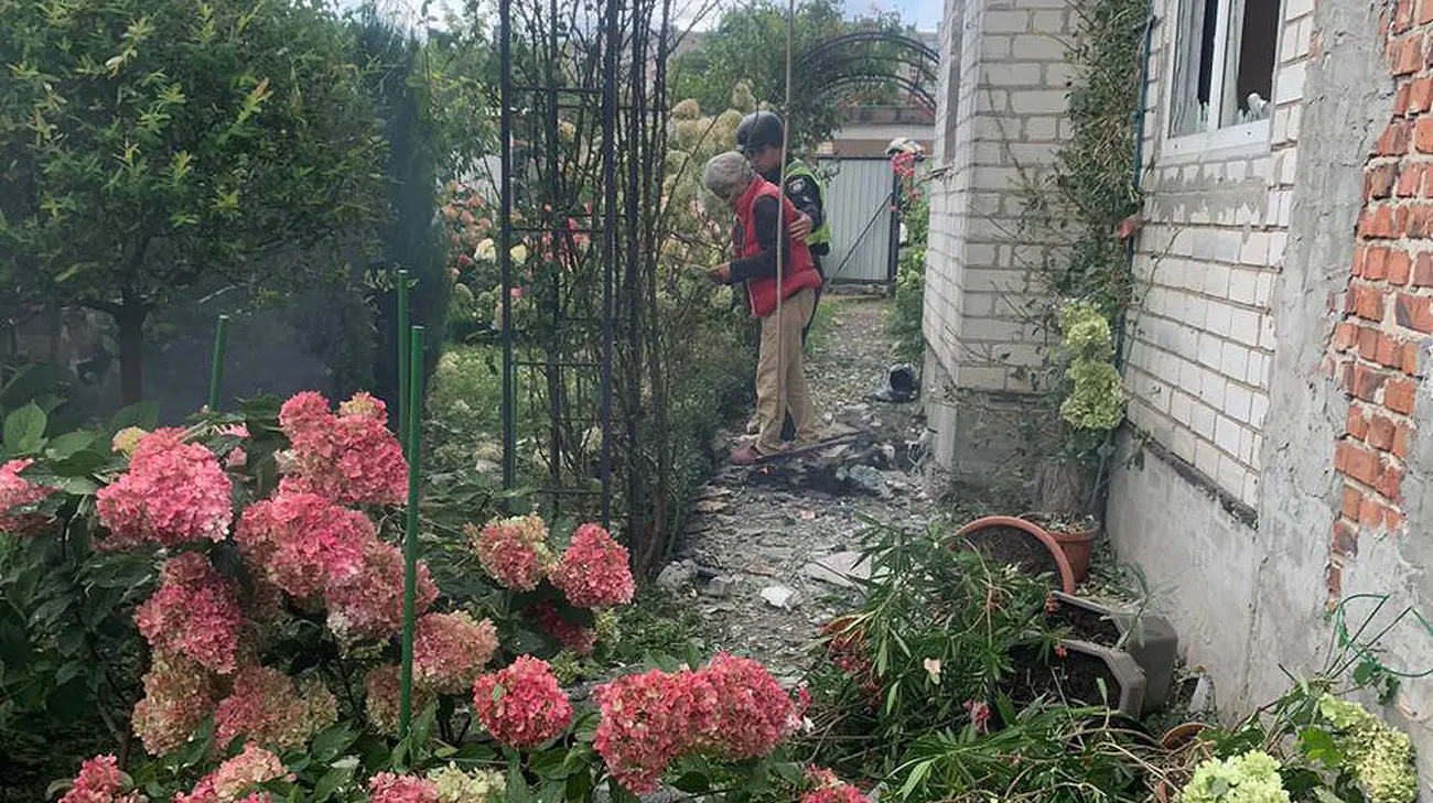 Росіяни вдарили "Шахедом" по Чернігову: вирує пожежа, 2 постраждалих  – МВА