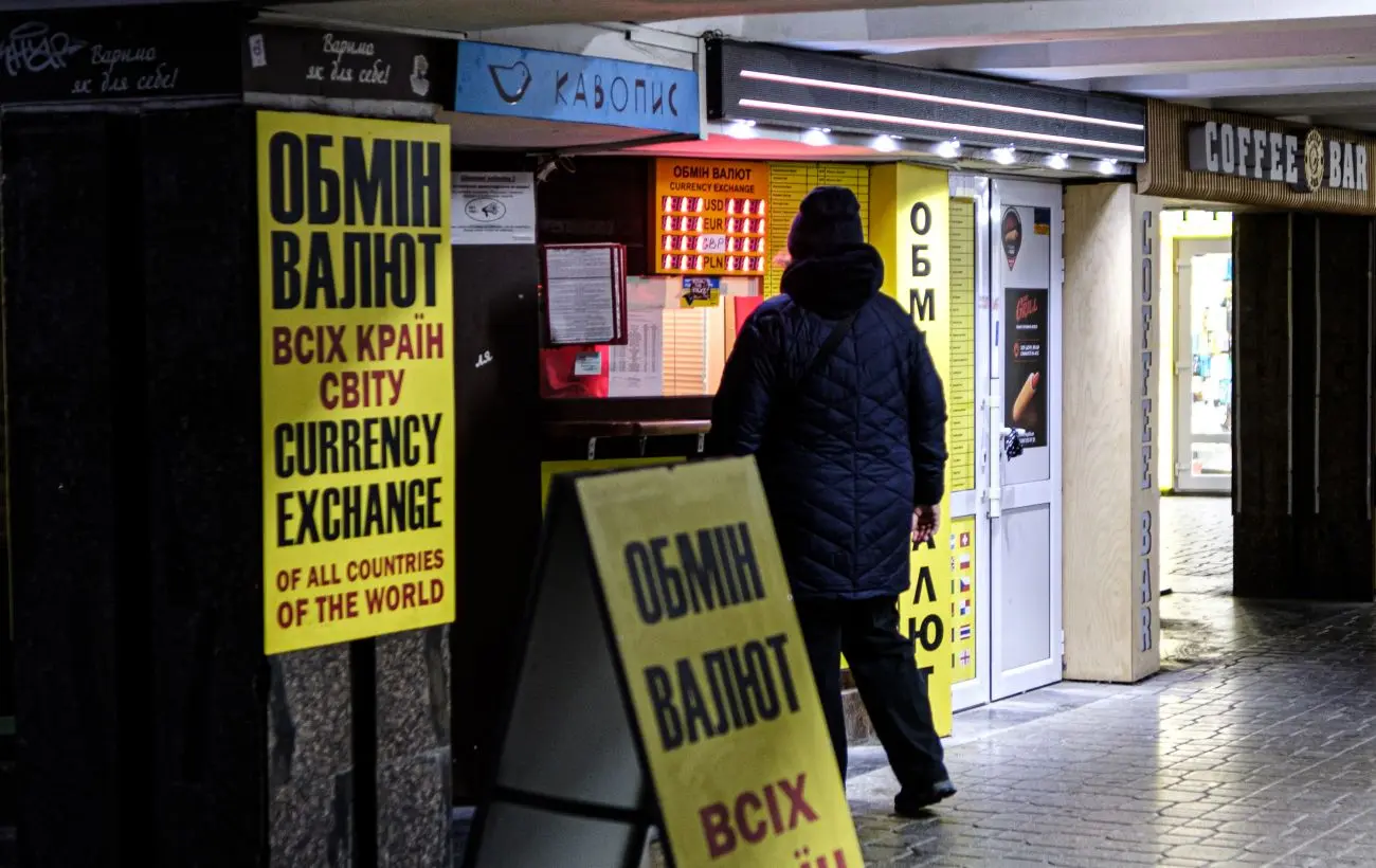 Долар і євро подешевшали в обмінниках на початку місяця