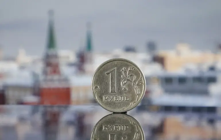 Російський рубль реагує на новини про переговори в Стамбулі